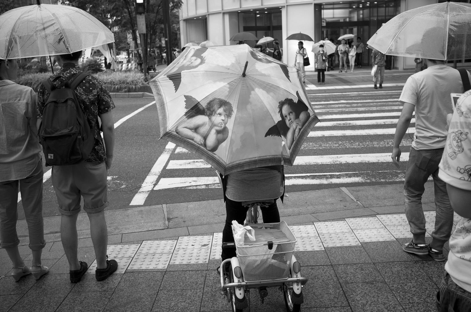 自転車 に 傘 を さす 方法